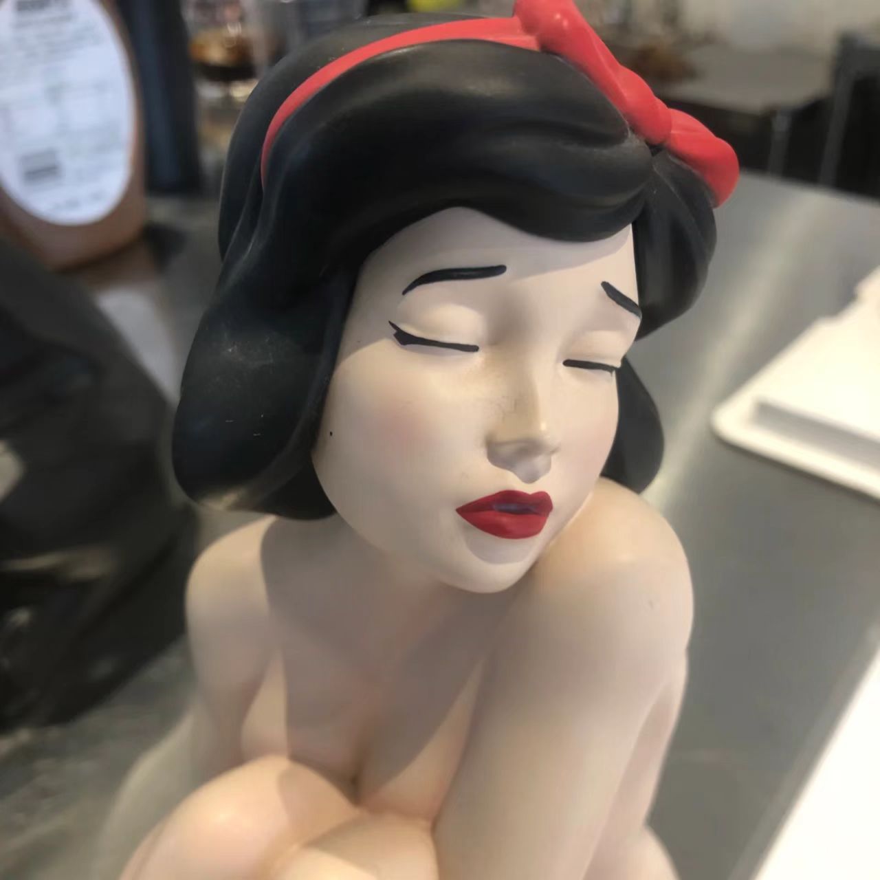 Resin Art Instagram - 인스타그램에 적합한 패러디 공주 애플 조각상,